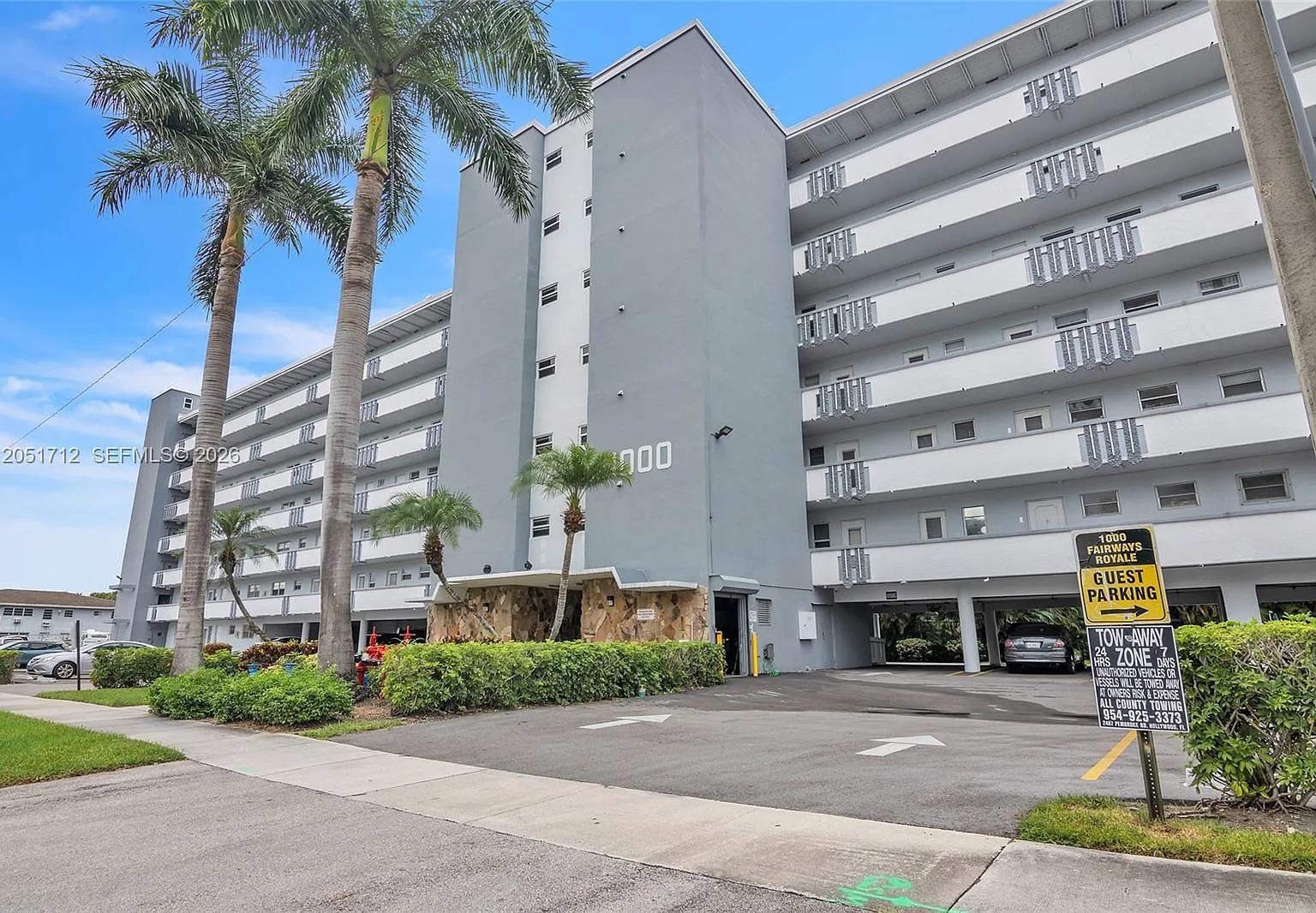 Fairways Royale Condo — Photo 1