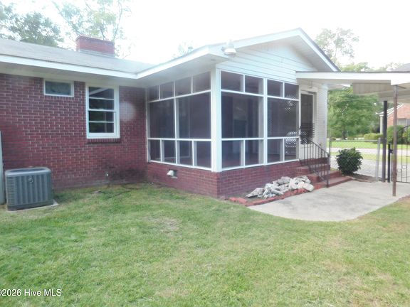 2nd image of 604 Everett Street