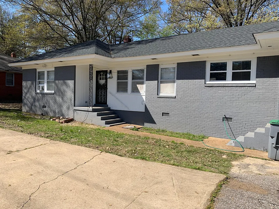 1044 E Shelby Dr