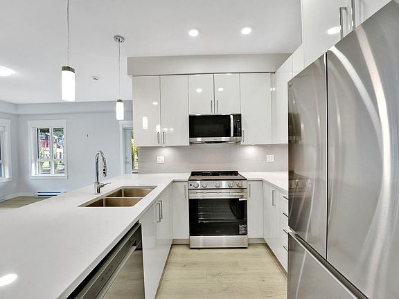 3rd image of 33886 Pine St #117