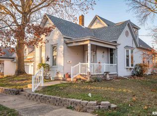 825 Charlotte St, Pekin, IL 61554