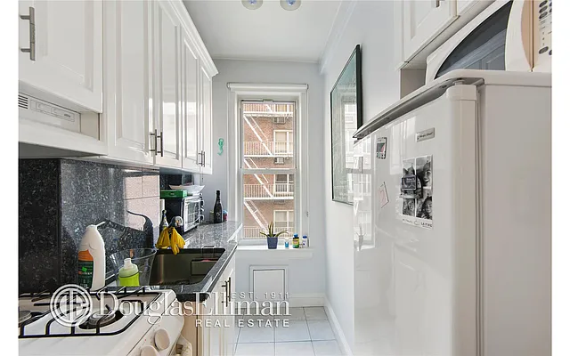 Rented by Douglas Elliman | media 31