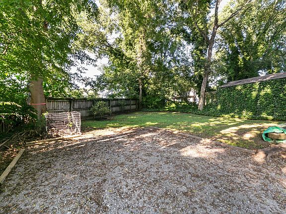 4th image of 208 Rayon Dr