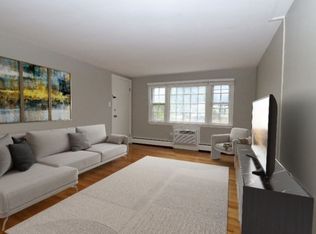 122 W Main St APT 1, Georgetown, MA 01833