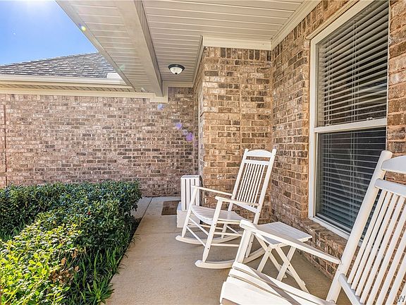 3rd image of 144 Roscommon Rd