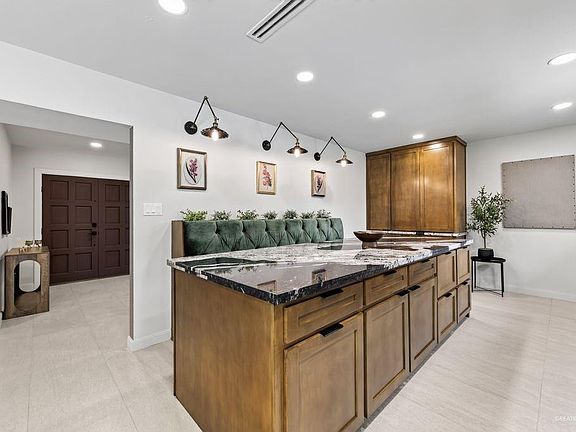 5th image of 1624 Dulcinea Ave