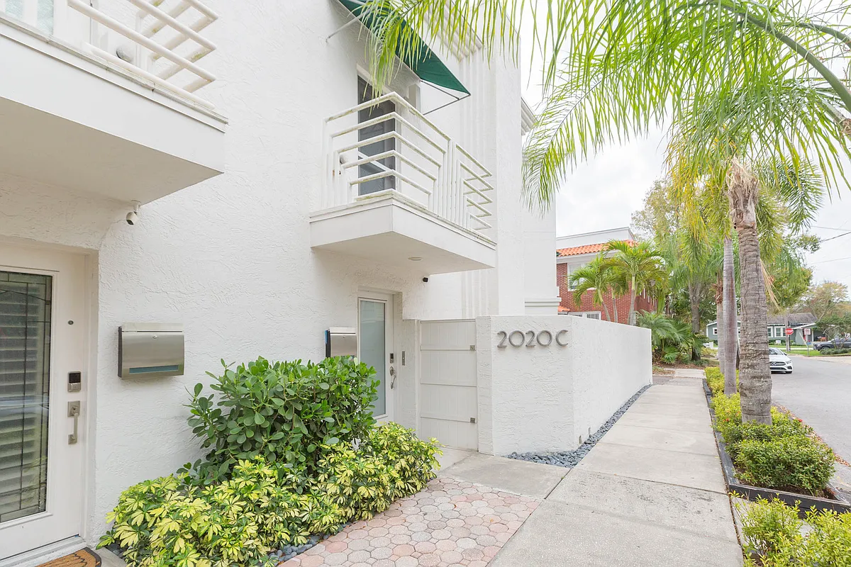 Building Photo - 2020 W Dekle Ave #C