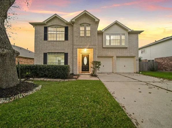 2208 Day Dr, Pearland, TX 77584