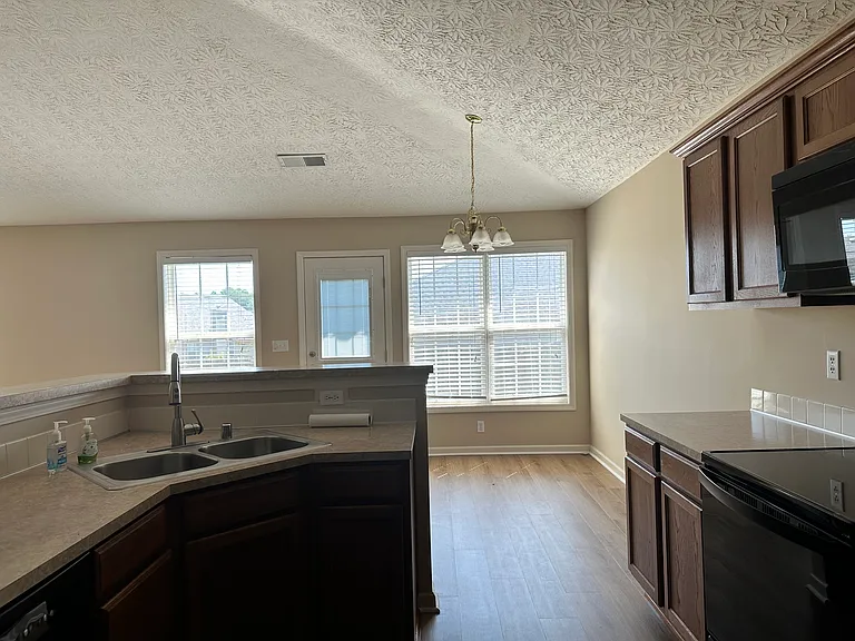 3944 Winthrop Dr — Photo 3