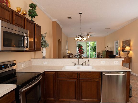 5th image of 825 Sawyer Run Ln