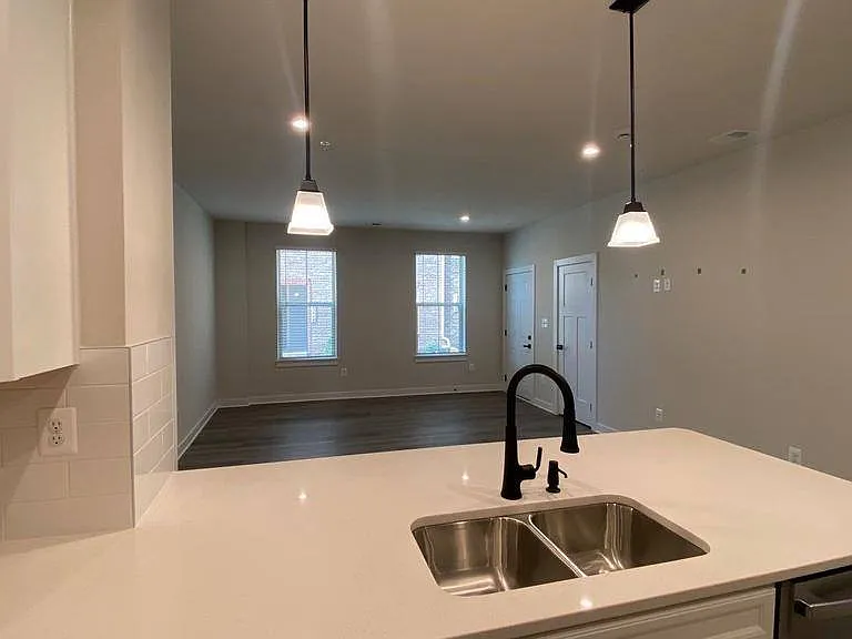 2528 Verona Pl #A — Photo 8