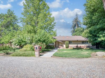 1840 Columbia Dr E, Fresno, CA, 93727