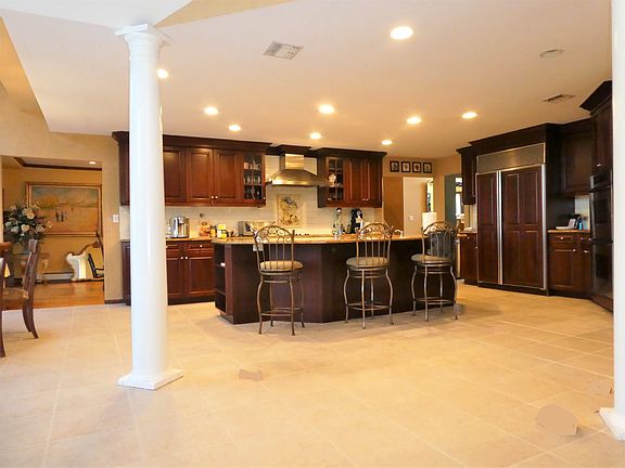 2nd image of 21 Louis Dr