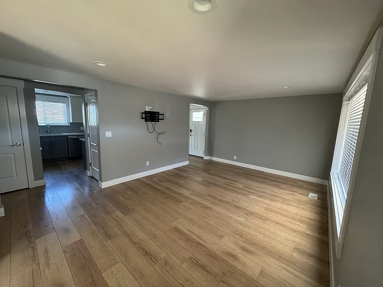 4048 S Bonniewood Dr — Photo 2