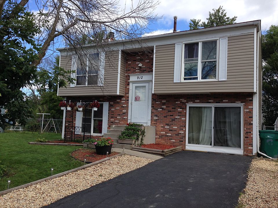 1st image of 912 W 60th Pl