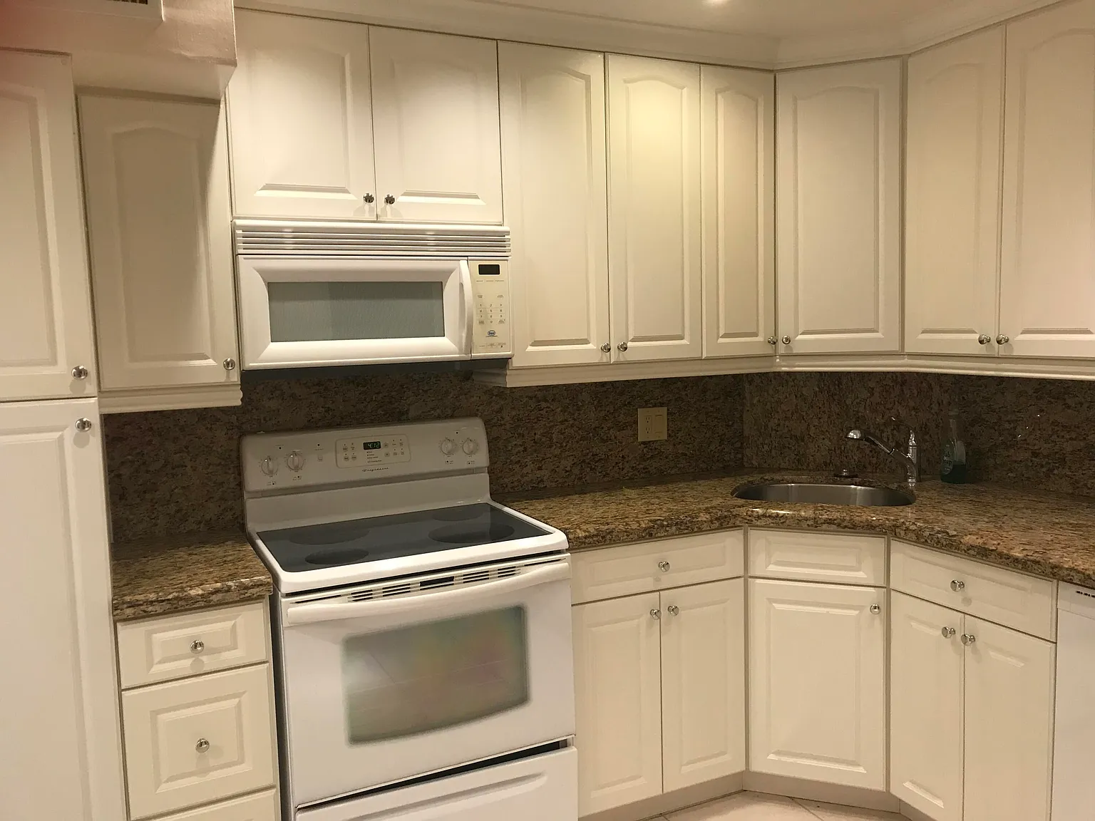 2 bed, 2.0 bath, 1200 sqft, $1,900 — Photo 2