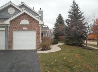 2 Stonegate Ct, Algonquin, IL 60102