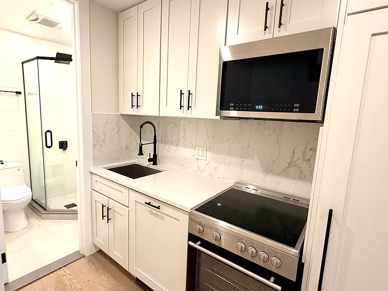 106 E 7th St #BE — Photo 2