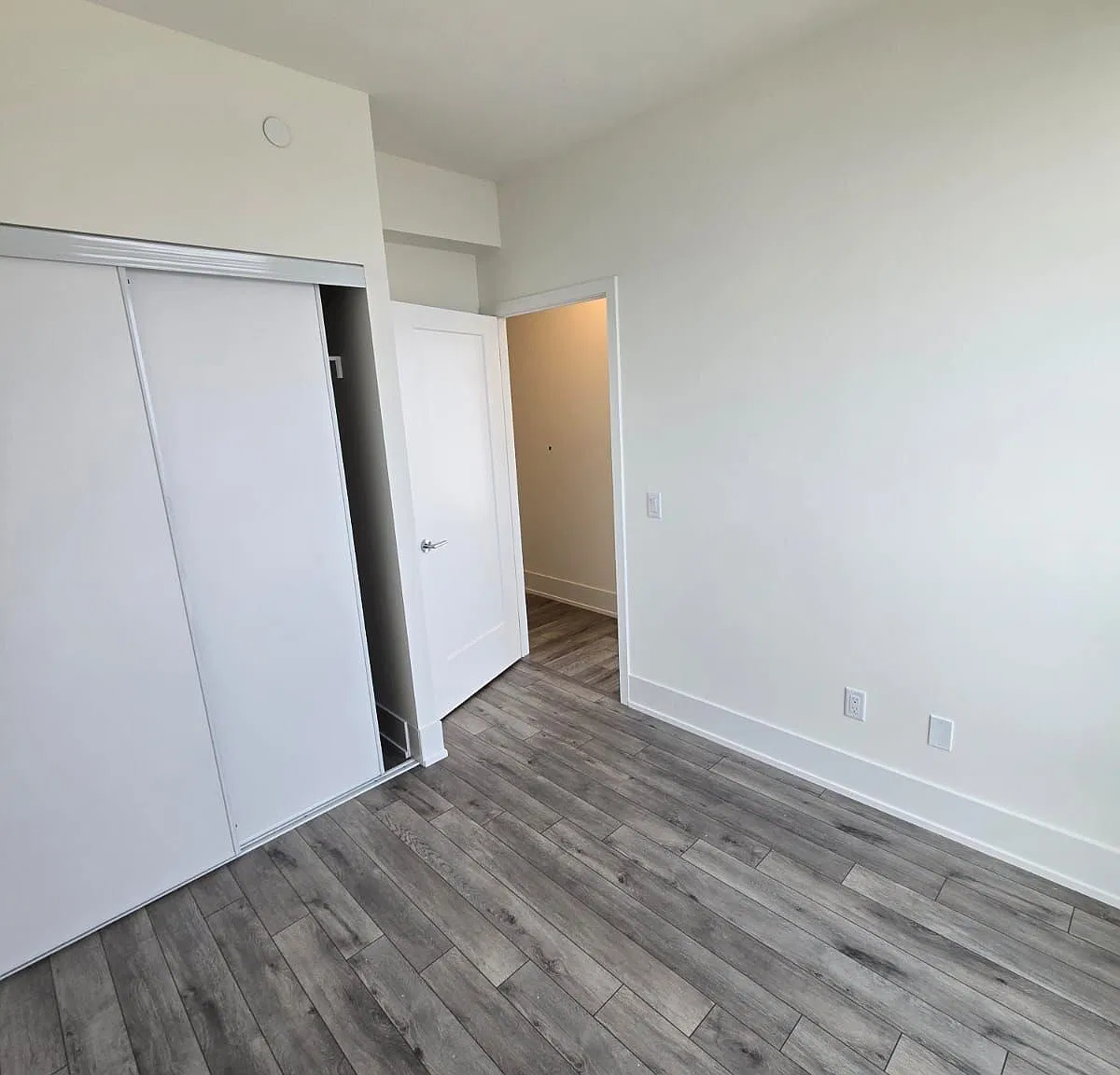 3 bed, $3,590 — Photo 4