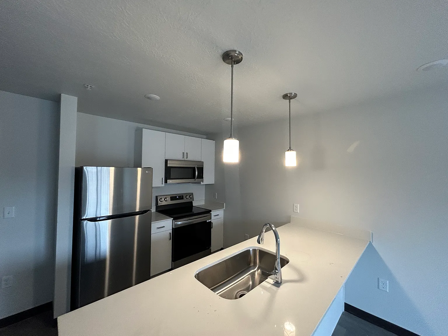1 bed, 850 sqft, $1,450 — Photo 2
