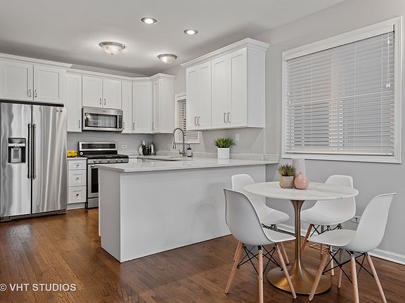 4th image of 1950 W Diversey Pkwy #1