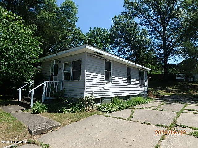 1st image of 409 Goguac St W