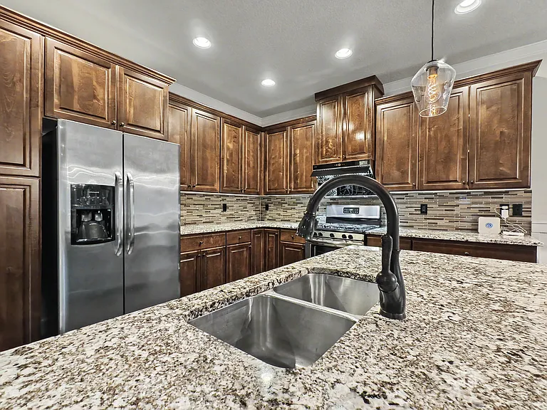7615 Applegate Dr — Photo 8