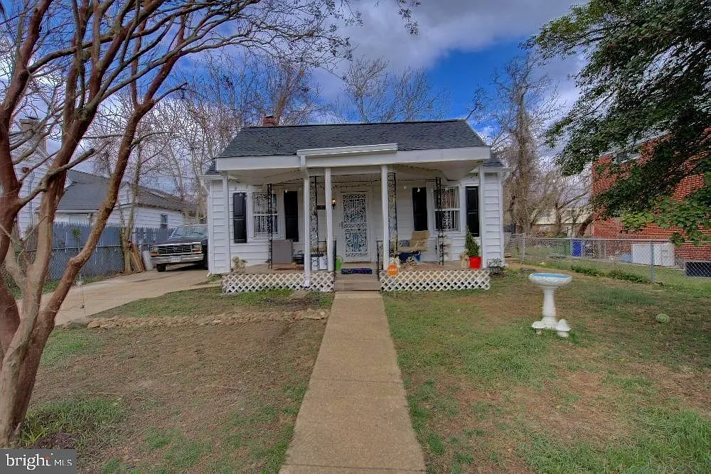 3 bed, 1391 sqft, $2,050 — Photo 1