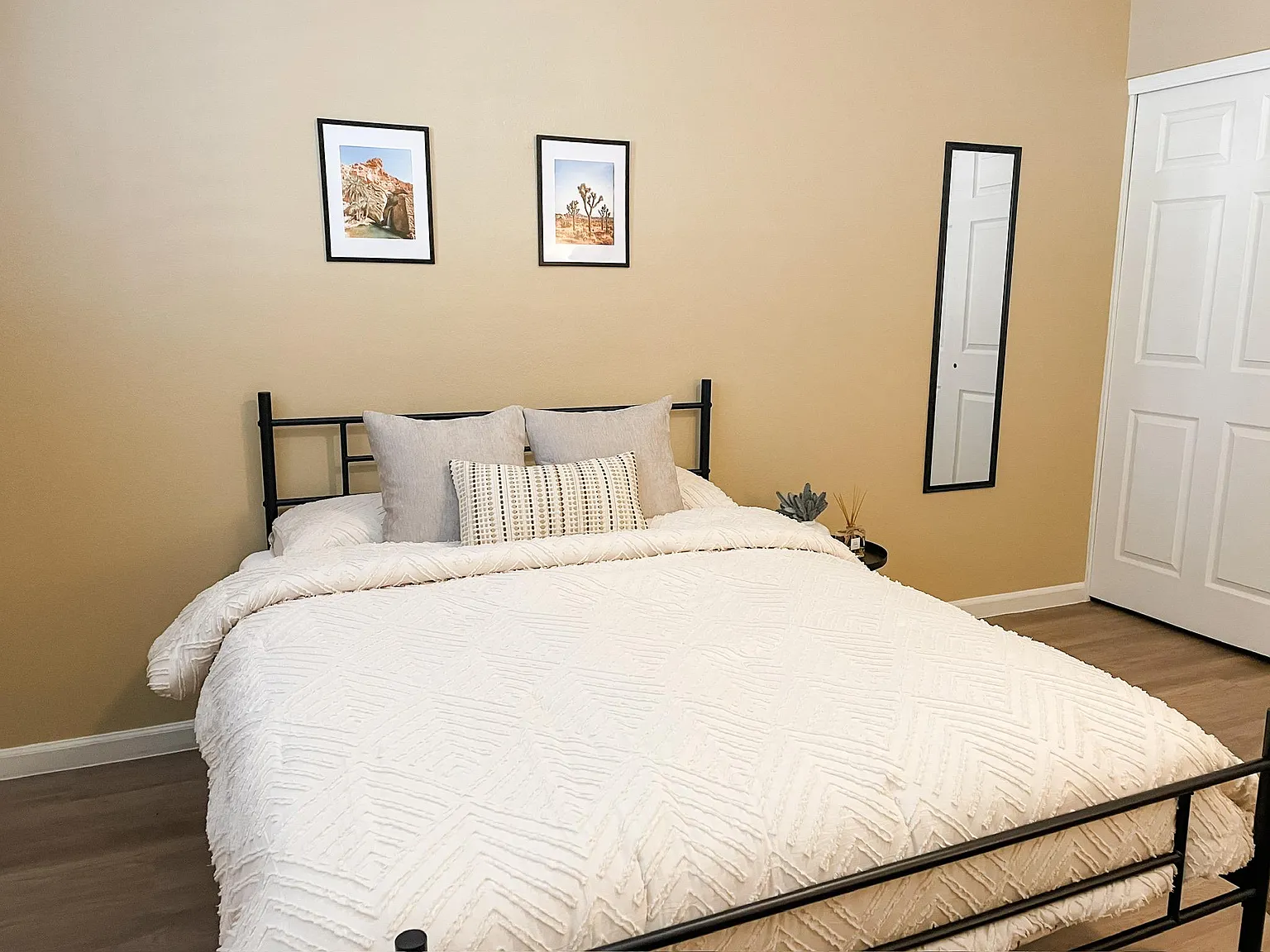 4 bed, 2.0 bath, 2099 sqft, $905 — Photo 2