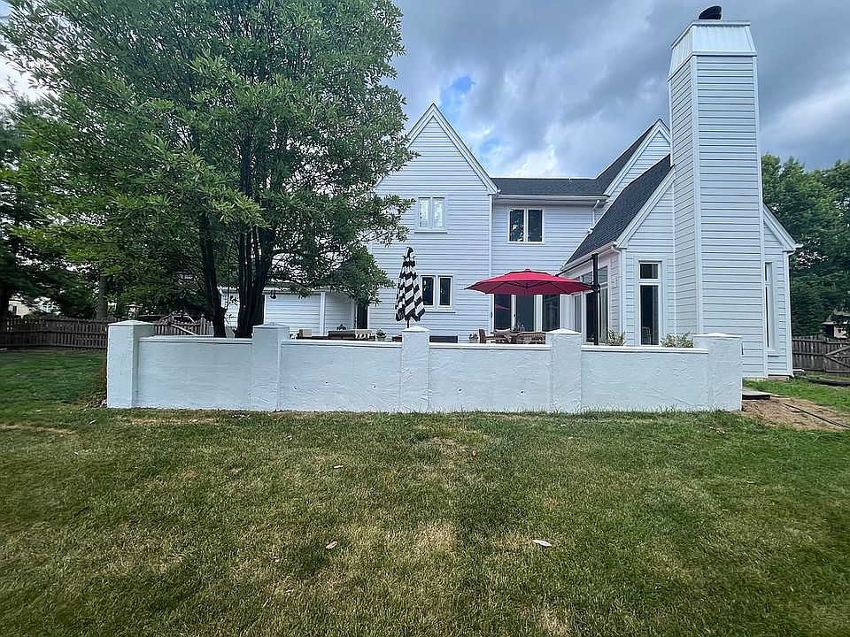 2nd image of 11 Villa Dr