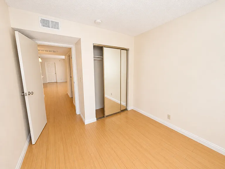 13406 Moorpark St #102 — Photo 13