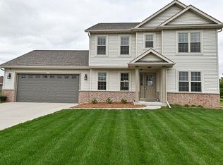 W1016 Hunter Ln, Ixonia, WI 53036