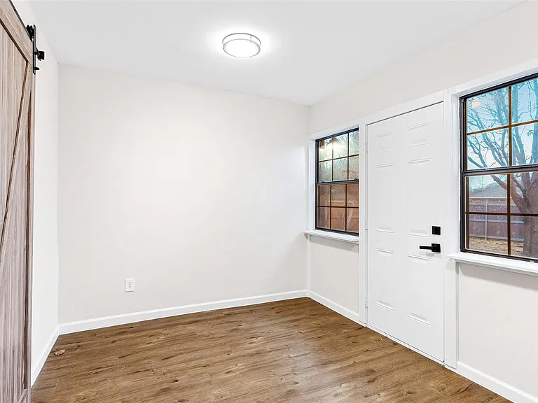 924 Simon Dr — Photo 22