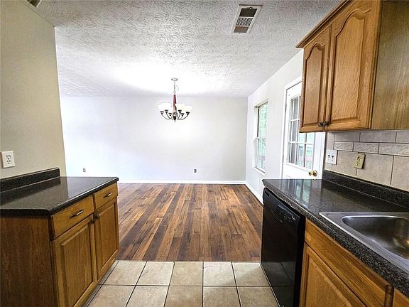 4th image of 3163 Aberdeen Way