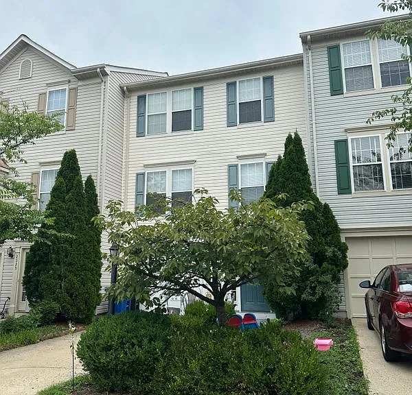 2527 Banshire Dr — Photo 1
