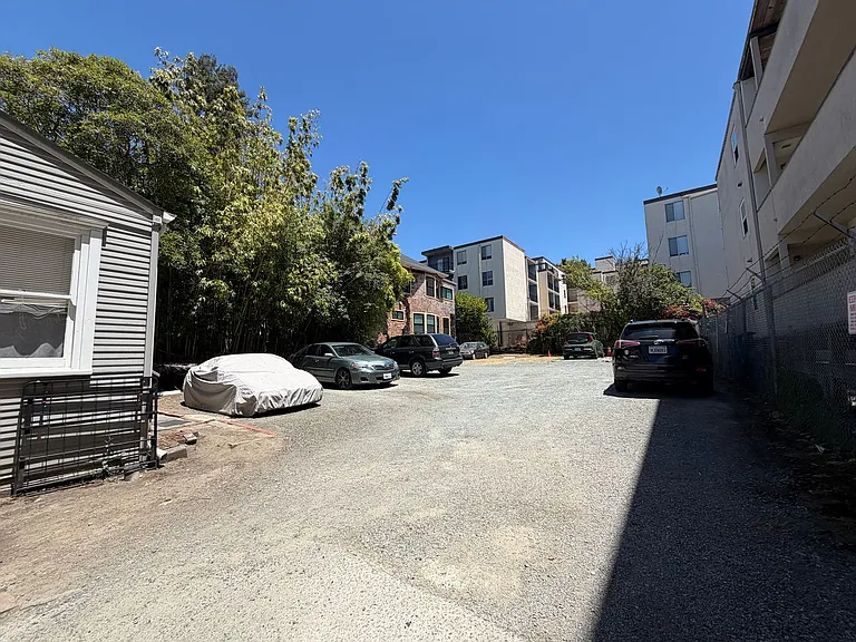 2517 Regent St — Photo 13
