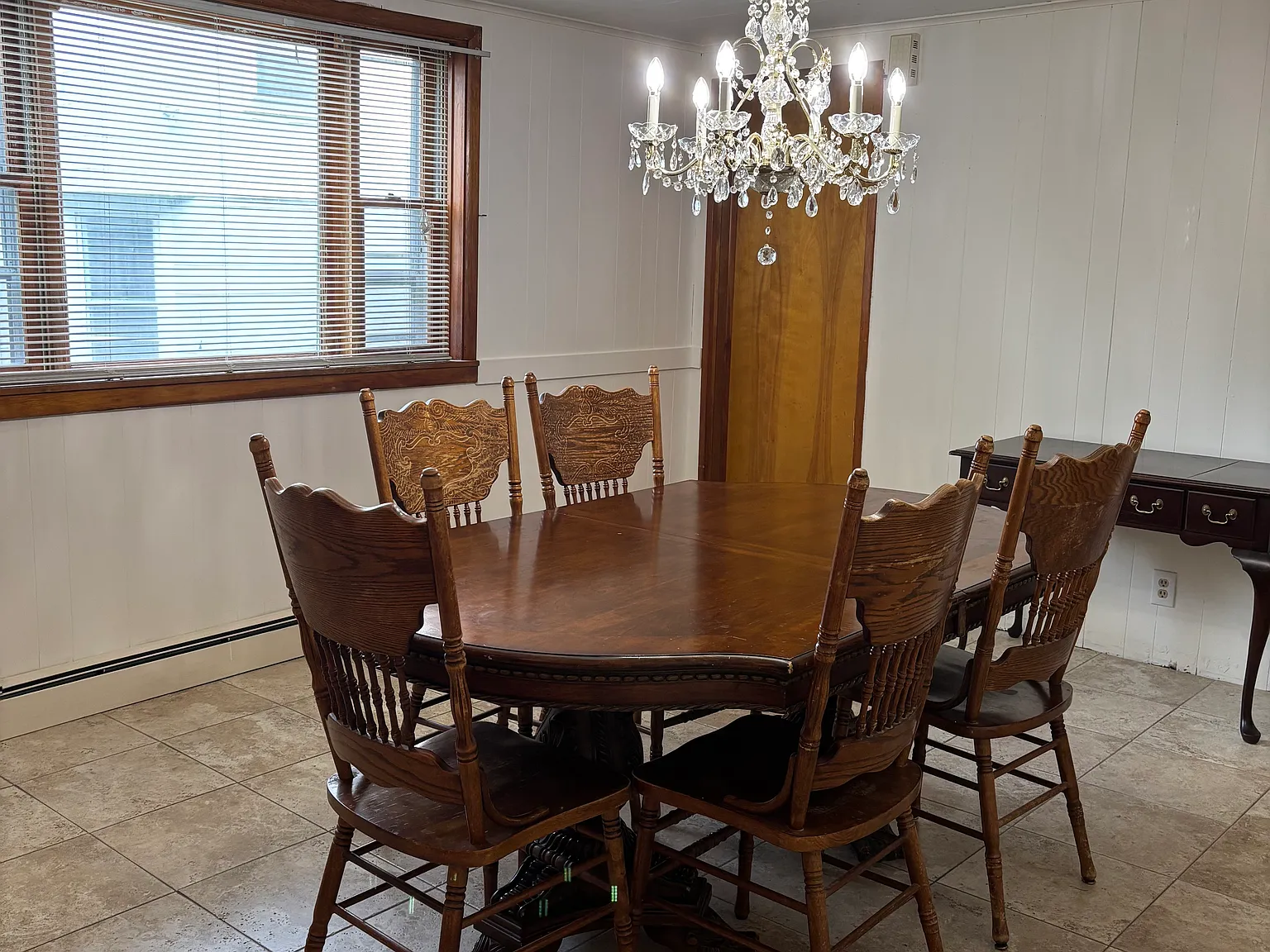 6 bed, 2334 sqft, $3,534 — Photo 3
