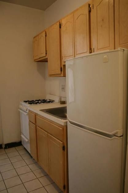 1st image of 19 E 108th St