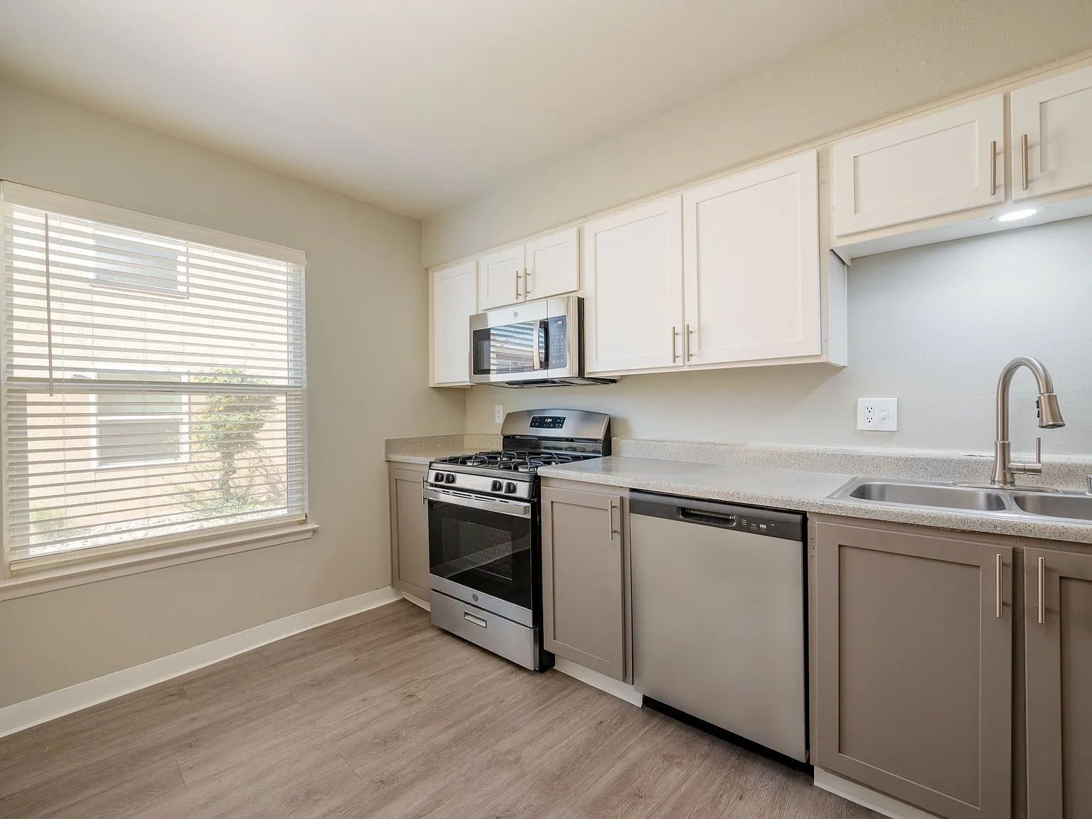 River Rock Apartments — Photo 2