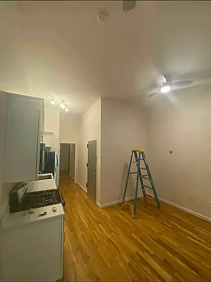 Rented by Standard Living Realty Inc | media 16