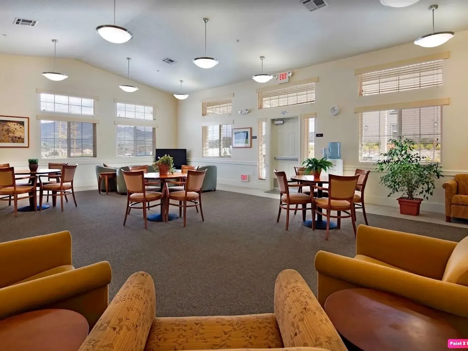 Emerald Pointe Apartments — Photo 4
