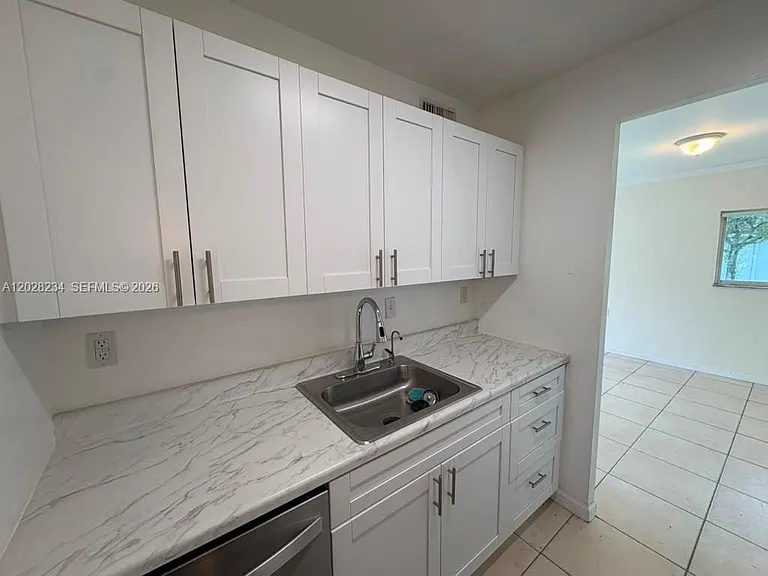 1141 Lake Victoria Dr #F — Photo 12
