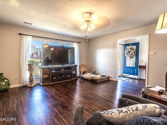 5th image of 2029 Southern Oaks Dr