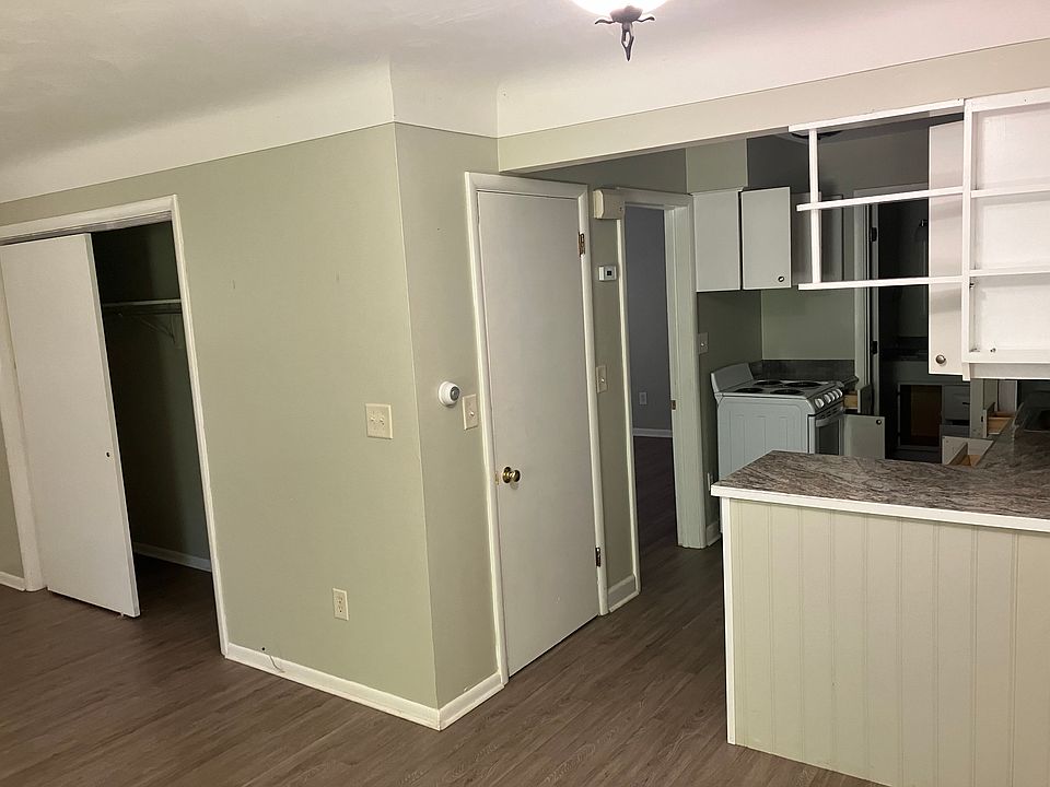 2nd image of 611 S Park St