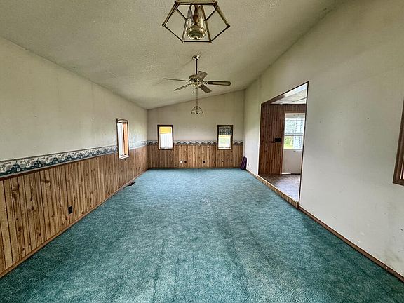 4th image of 3040 190th St