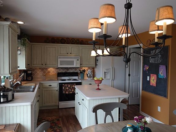 3rd image of 5094 Meadow Crest Cir