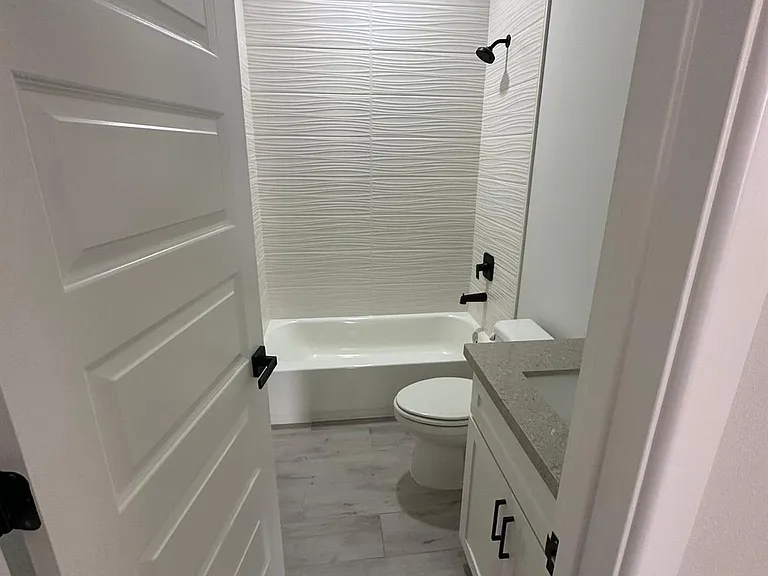 1409 S Xanthia St — Photo 7