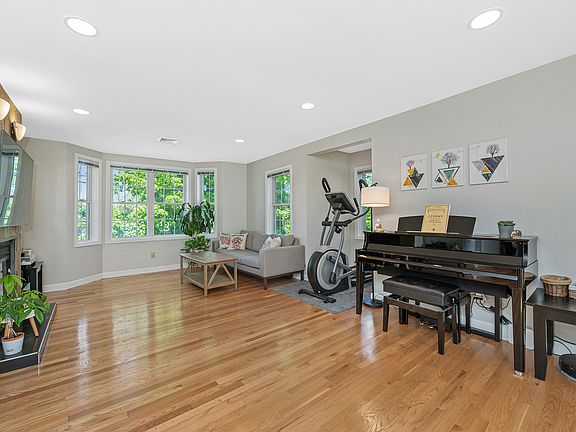 5th image of 122 Massachusetts Ave #122