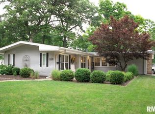 1801 E Crestwood Dr, Peoria, IL 61614