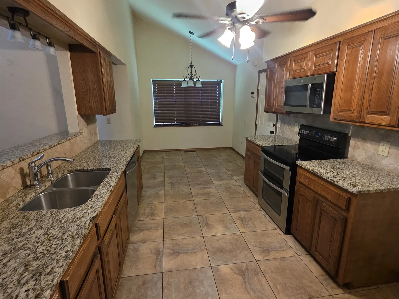 4 bed, 1819 sqft, $2,000 — Photo 4
